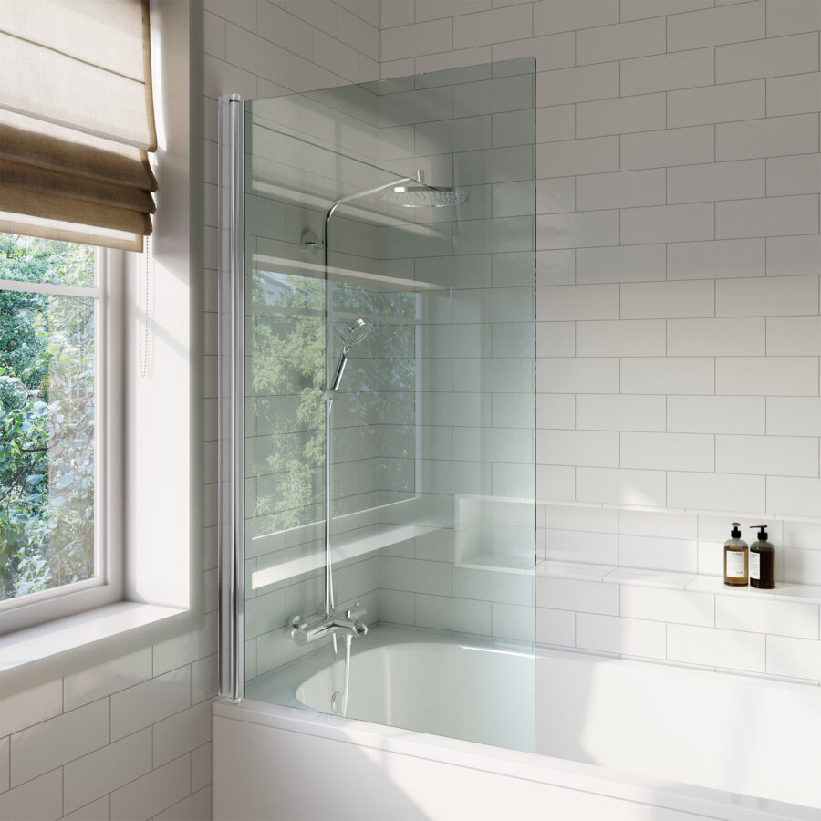 Glass bath screen with polished aluminium full-length wall profile hinge.